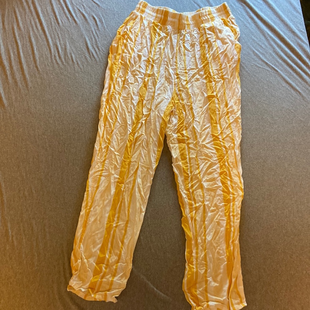 Woman’s Forever 21 pants